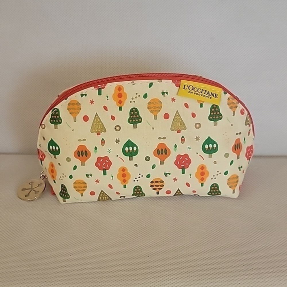 NEW - L'OCCITANE EN PROVENCE COSMETIC‎ BAG
